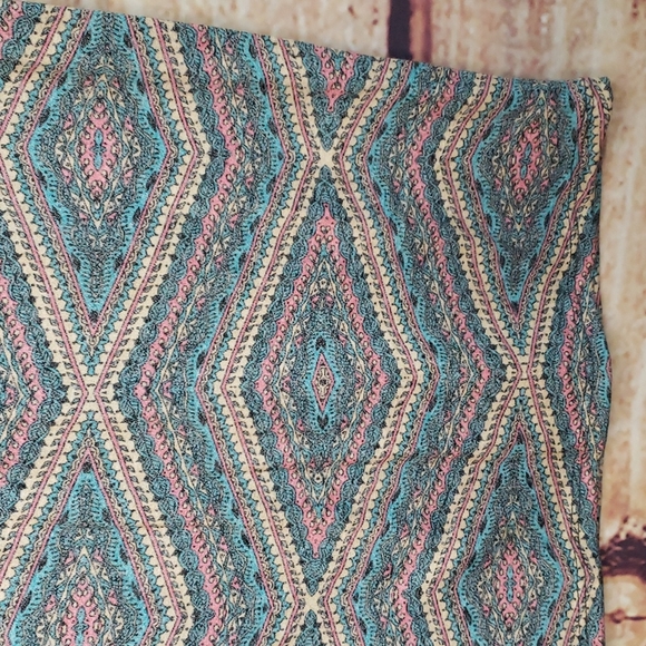 🚫⭐NWT LuLaRoe Julia Abstract Top - Picture 2 of 4